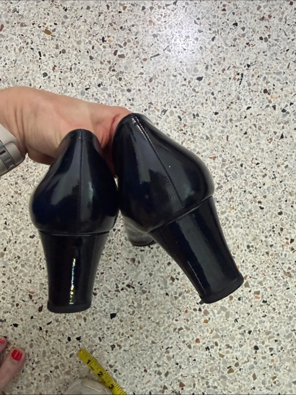 Stuart Weitzman black patent leather round toe cleavage heels pumps 11